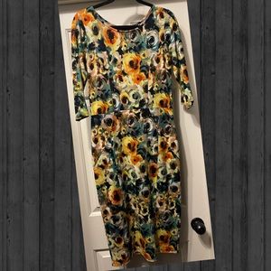 Unique Vintage curve-hugging dress